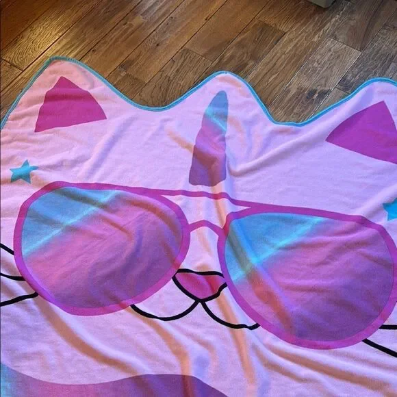 Oversized Jumbo Cat-Shaped Beach Towel with Sunglasses Design - Picture 4 of 8